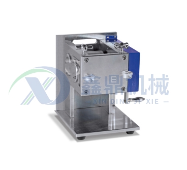 XD-SWG100L 手动卧式对辊机